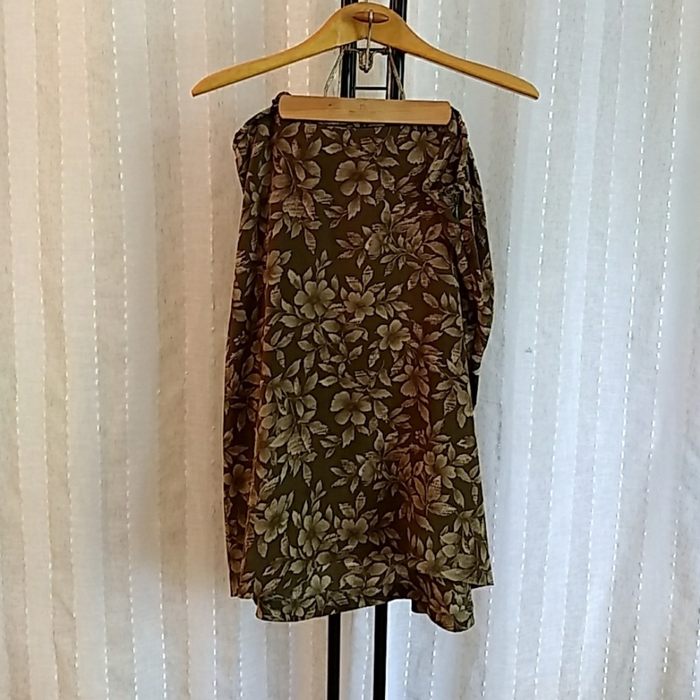 Jones New York hundred percent silk skirt